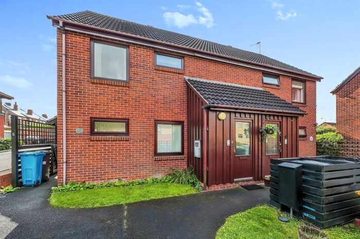 1 Bedroom Flat To Rent In Cedar Park, Queens Drive, Ilkeston, DE7