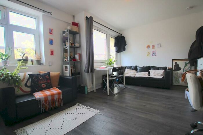 4 Bedroom Flat To Rent In Cable Street, London, E1