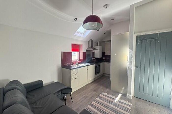 1 Bedroom Flat To Rent In Albany Road Cardiff, CF24