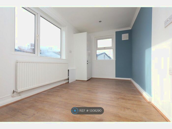 2 Bedroom Flat To Rent In Rotherhithe New Road, London, SE16