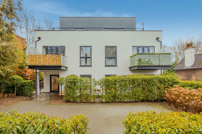 2 Bedroom Apartment To Rent In Station Road, Whyteleafe, CR3