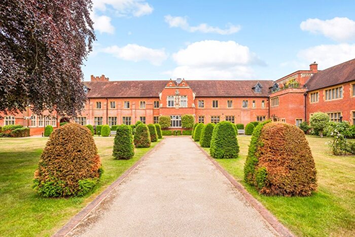 2 Bedroom Flat To Rent In Abbey Gardens, Upper Woolhampton, Reading, RG7
