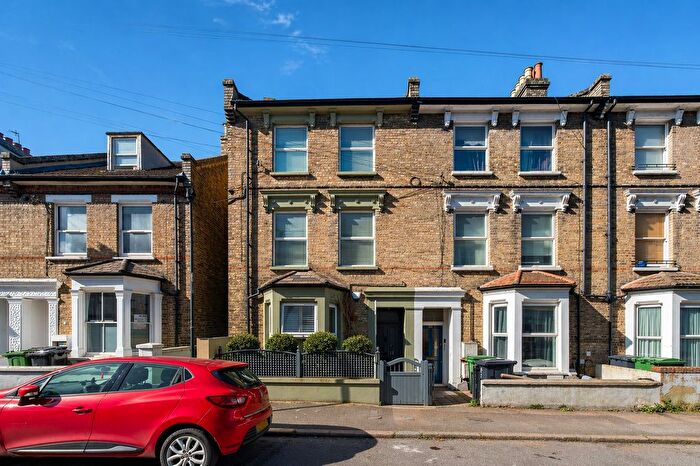 4 Bedroom Flat For Sale In Morrish Road, London, SW2