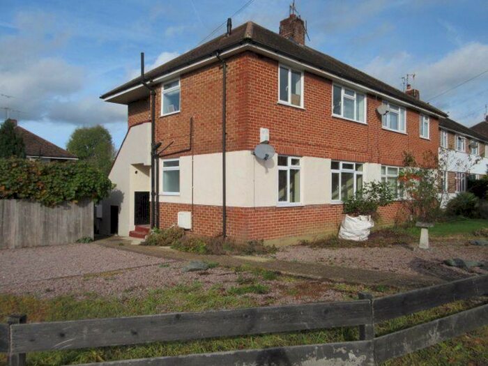 2 Bedroom Flat To Rent In Reigate - &#;pcm, RH2