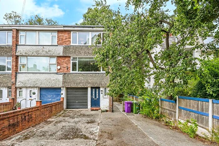 3 Bedroom Town House For Sale In Fairfield Crescent, Fairfield, Liverpool, L6