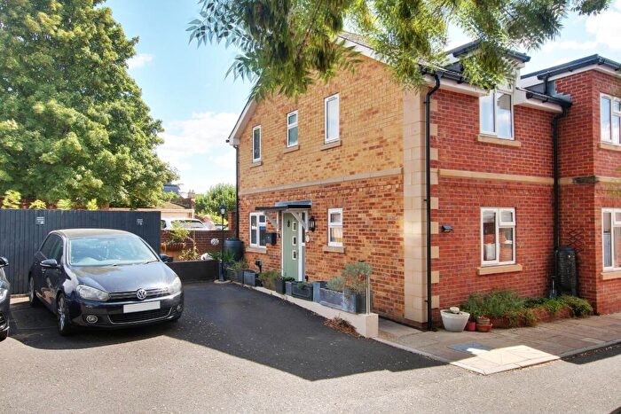 2 Bedroom Flat For Sale In The Hundred, Romsey, SO51