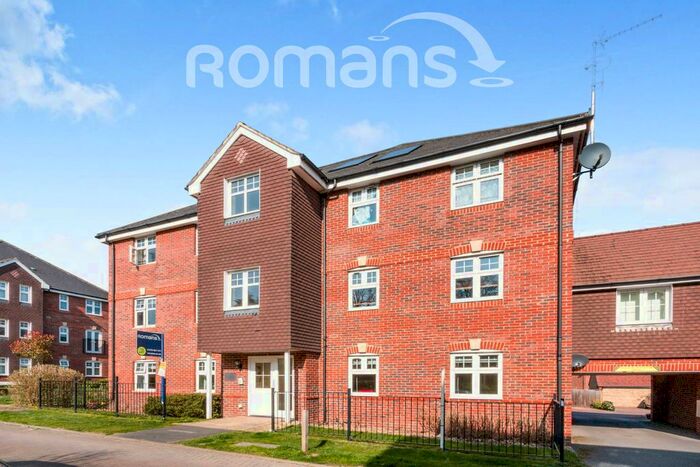 2 Bedroom Flat To Rent In Gomer Road, Bagshot, GU19
