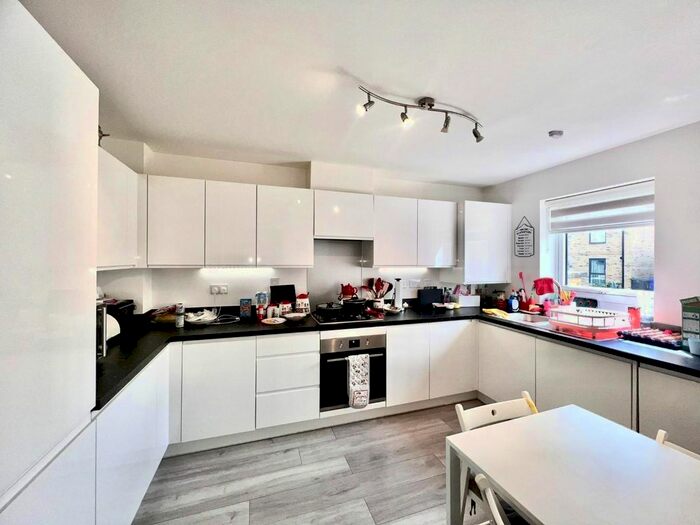 5 Bedroom Terraced House To Rent In Sutton Road, Harrow, HA2