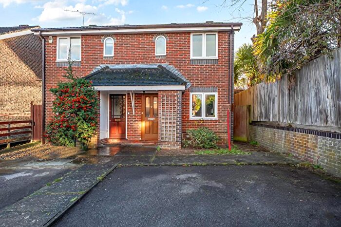 2 Bedroom Semi Detached House For Sale In Stephen Close, Twyford, Berkshire, RG10