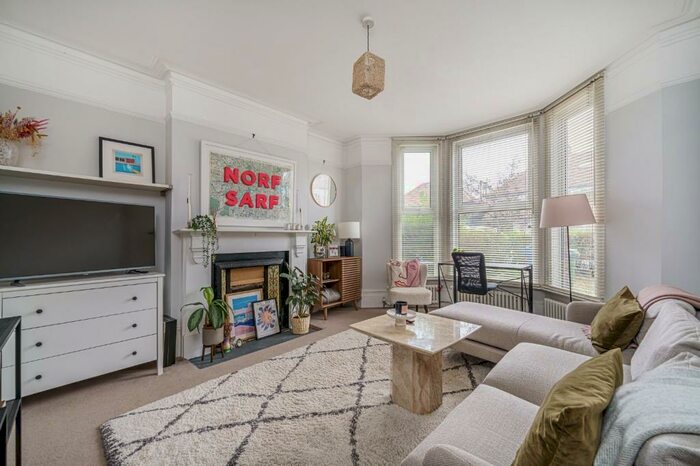 2 Bedroom Ground Flat To Rent In Forest Hill Road, East Dulwich, London, SE22