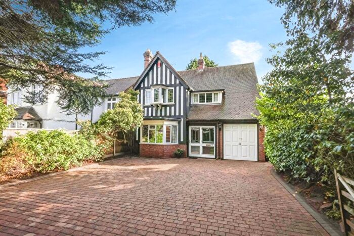 4 Bedroom Detached House For Sale In Birmingham Road, Sutton Coldfield, B72