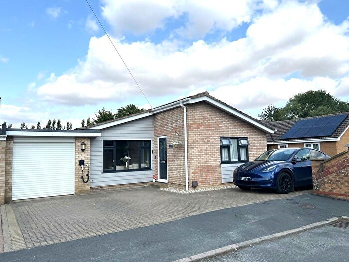 3 Bedroom Bungalow For Sale In West End Close, Chatteris, Cambs, PE16