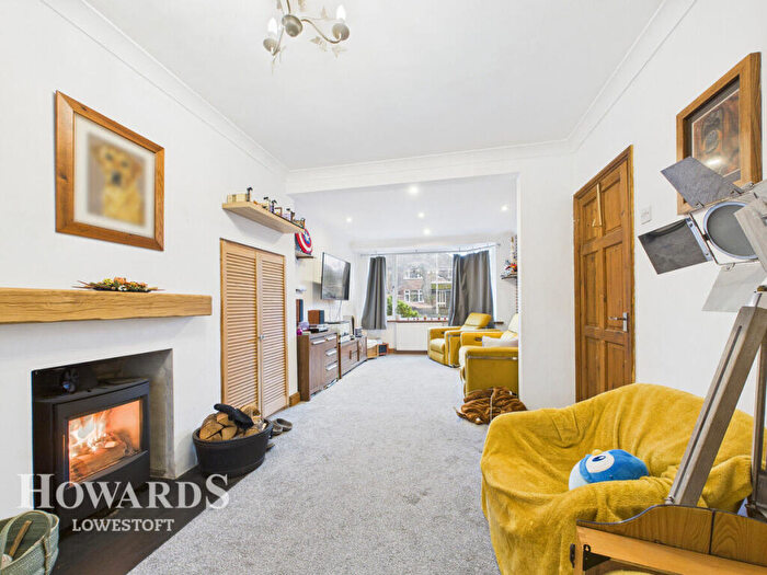 3 Bedroom Semi Detached House For Sale In Dell Road, Lowestoft, NR33