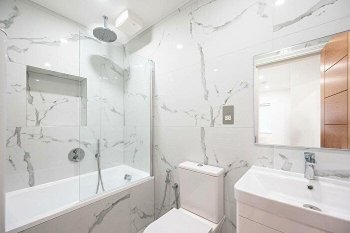 3 Bedroom Flat To Rent In Warwick Road, High Barnet, Barnet, EN5