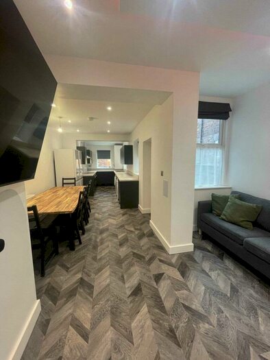 6 Bedroom Terraced House To Rent In Landcross Road, Fallowfield, M14