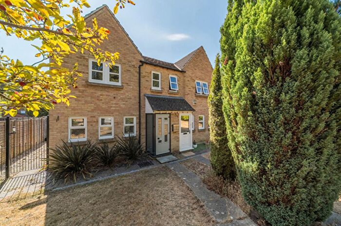 3 Bedroom Semi Detached House For Sale In Mallowdale Road, Bracknell, Berkshire, RG12