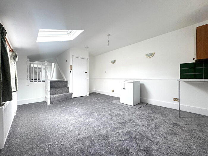 1 Bedroom Flat To Rent In Holmdene Avenue, London, SE24