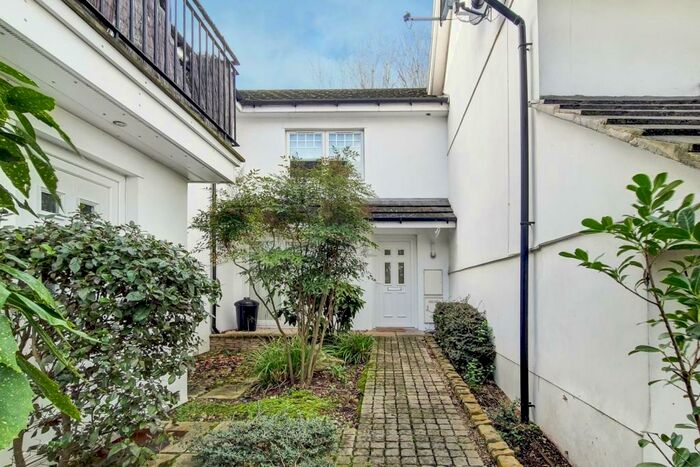 4 Bedroom Town House To Rent In Five Oaks Mews, Bromley, BR1