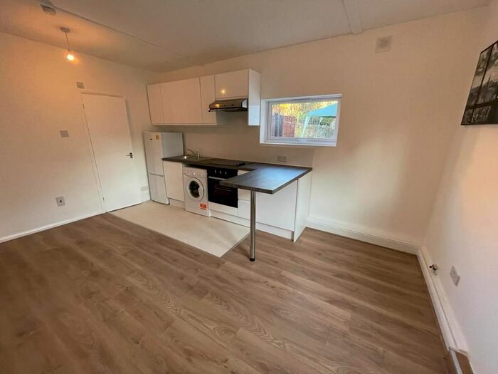 1 Bedroom Flat To Rent In Canning Crescent, London N22