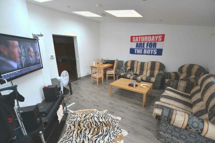 6 Bedroom Flat To Rent In Erleigh Road, Reading, Berkshire, RG1