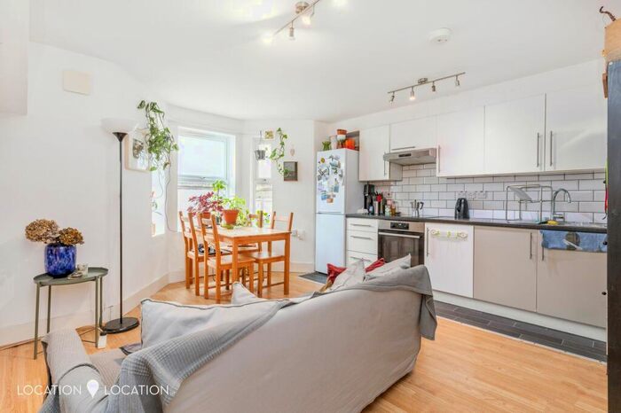4 Bedroom Flat To Rent In Narford Road, London, E5