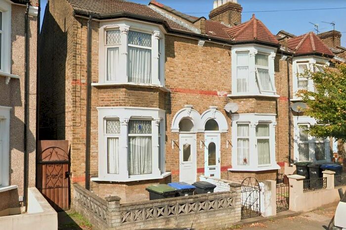 4 Bedroom Property To Rent In Titchfield Road, Enfield, EN3
