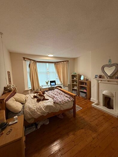 5 Bedroom Property To Rent In Rolleston Drive, Nottingham, NG7