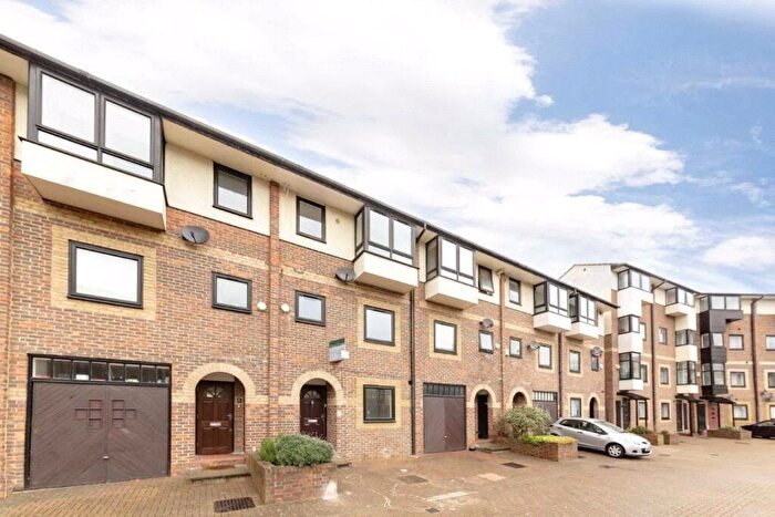 4 Bedroom Terraced House To Rent In Barnfield Place, Millwall, E14