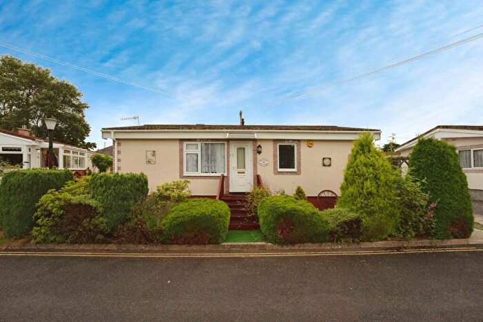 3 Bedroom Detached House For Sale In , LD1