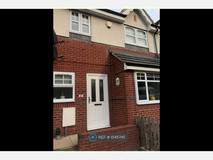 3 Bedroom Semi-Detached House To Rent In Wyther Park Hill, Leeds, LS12