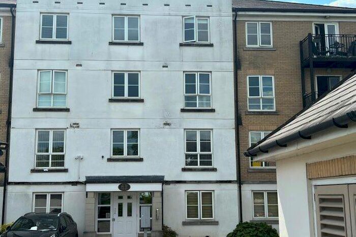 2 Bedroom Flat To Rent In Tudor Way Knaphill, Woking, GU21