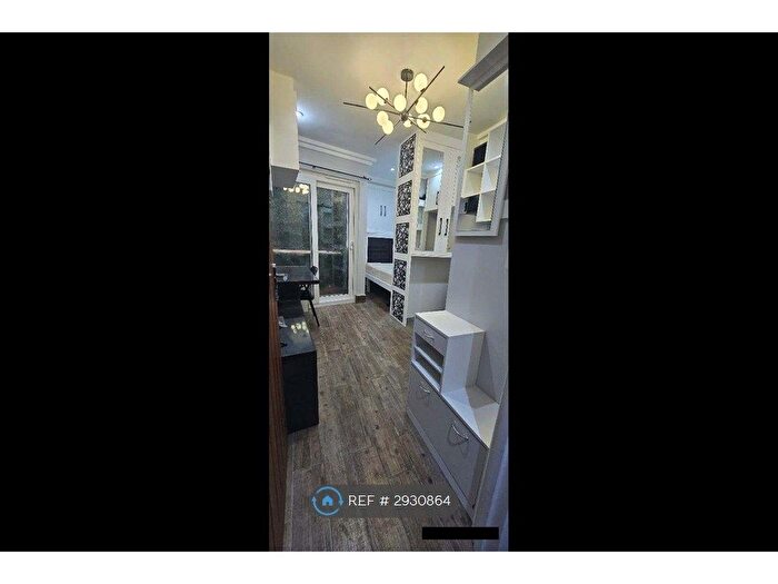 Studio To Rent In Stratford, London, E15