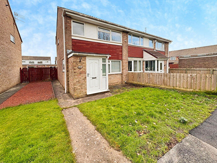 3 Bedroom End Of Terrace House For Sale In Amberley Way, Blyth, NE24