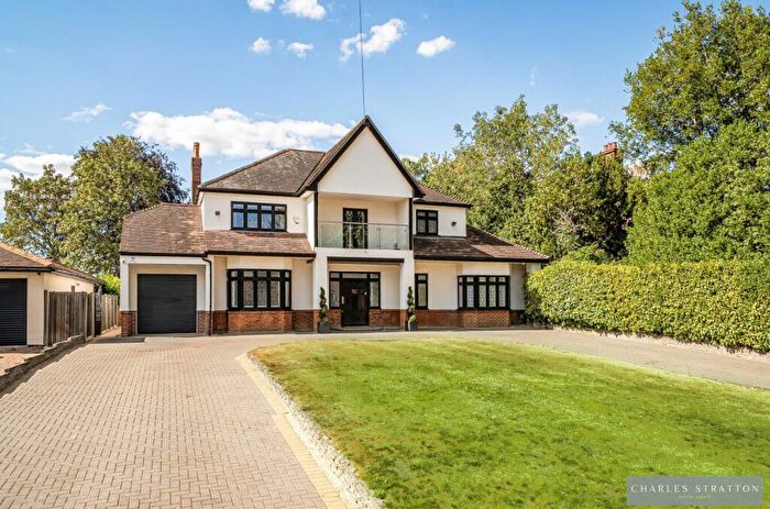 4 Bedroom Detached House For Sale In Parkway, Gidea Park, RM2