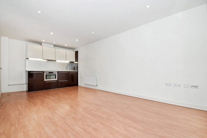 1 Bedroom Apartment To Rent In Blue Court, Sherborne Street, Islington, N1