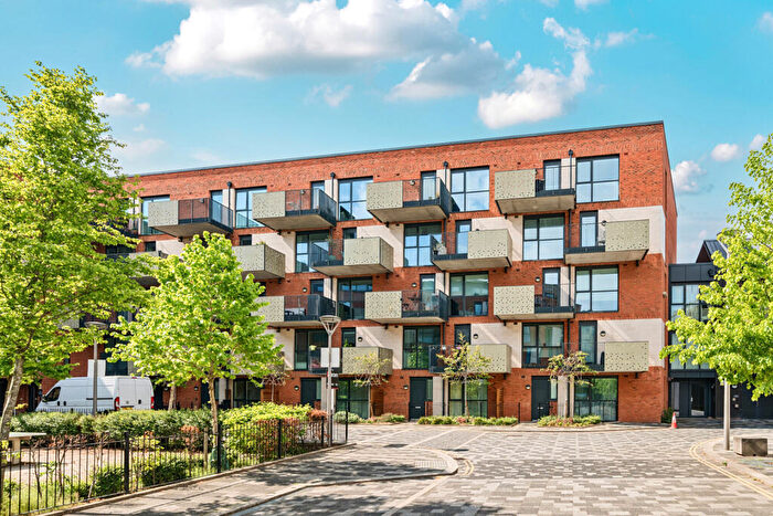 2 Bedroom Apartment For Sale In Danson Mews, London, SE17