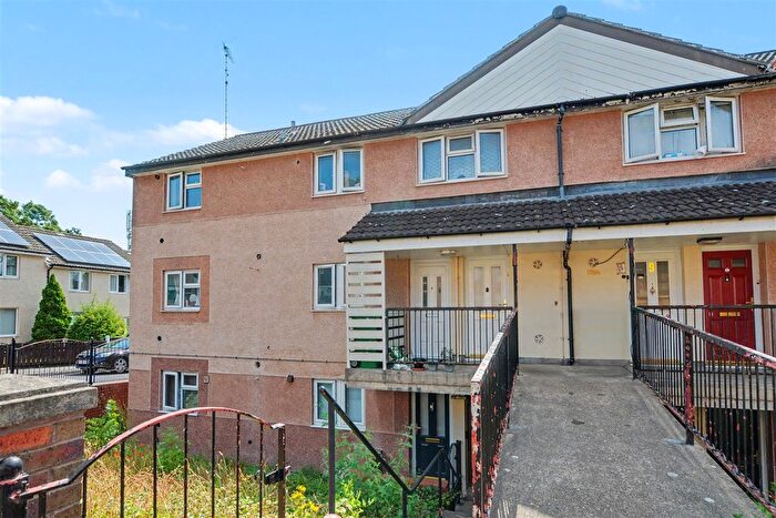 2 Bedroom Flat For Sale In Luther Close, Nottingham, NG3