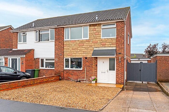 3 Bedroom Semi-Detached House For Sale In Curlew Close, St. Ives, PE27