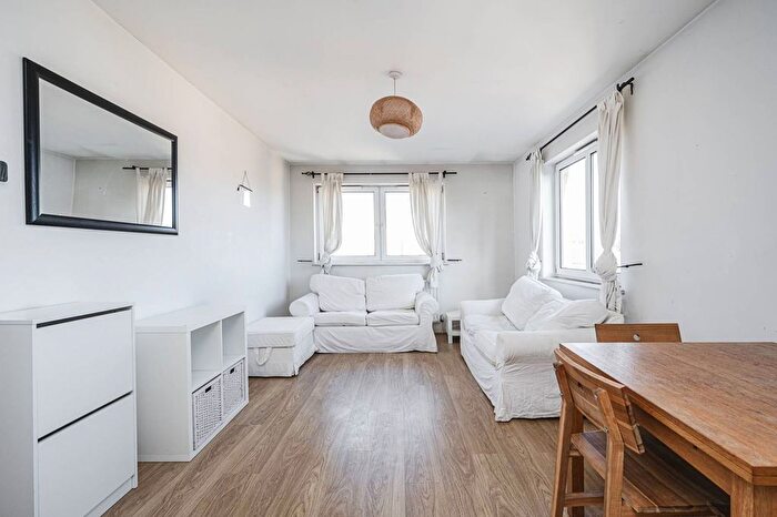 2 Bedroom Flat To Rent In Millennium Place, Bethnal Green, London, E2