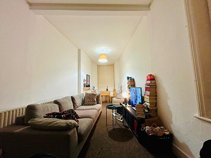 1 Bedroom Flat To Rent In London, N16