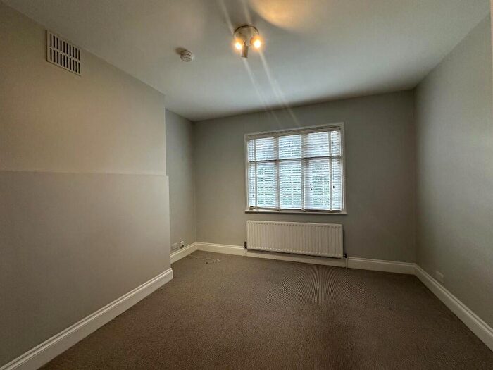 2 Bedroom Flat To Rent In Portland Street, Walworth Village, London, SE17