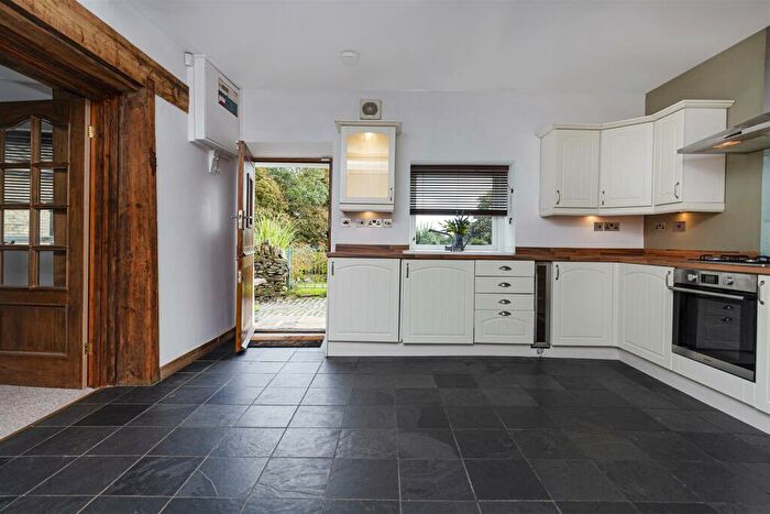 2 Bedroom Cottage For Sale In Upper Hirst, Mount, Huddersfield, HD3