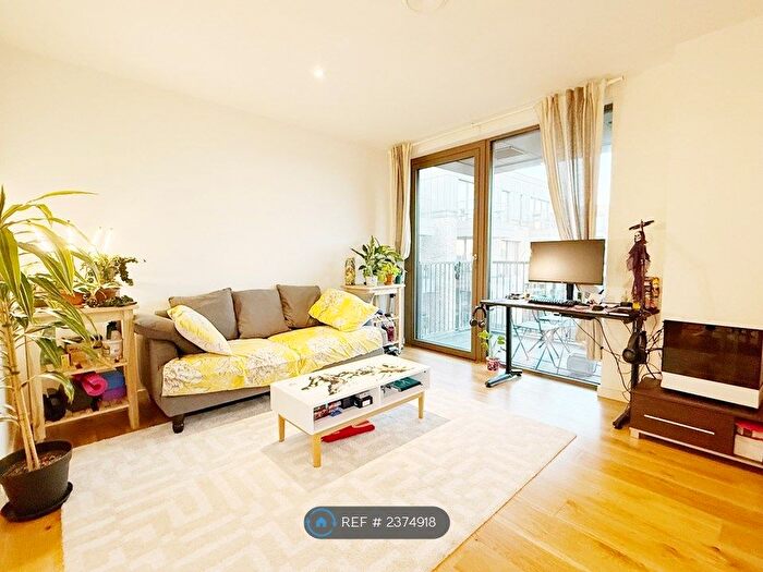 1 Bedroom Flat To Rent In Camberwell Passage, London, SE5