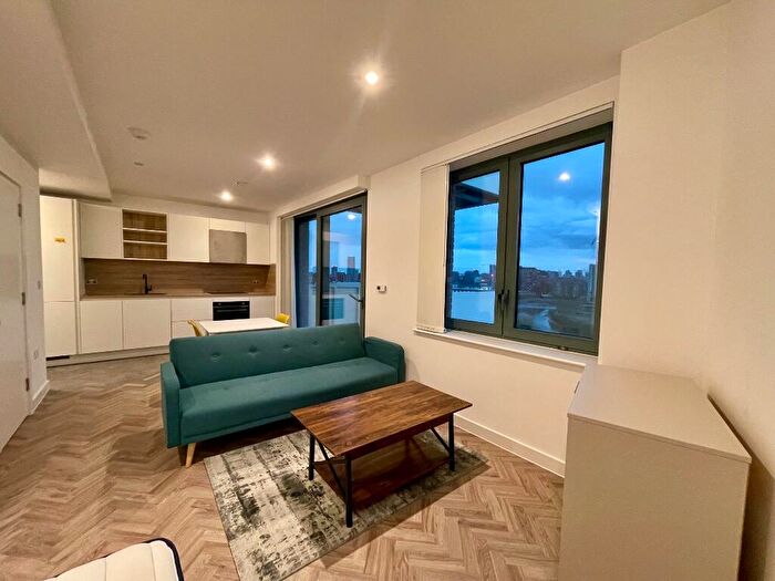 Flat To Rent In Skyline Apartments, Makers Yard, London, E3