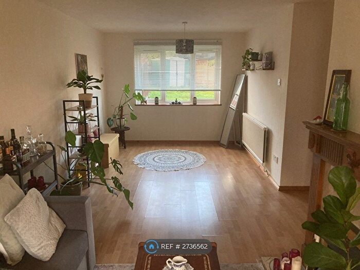 3 Bedroom Semi Detached House To Rent In Bexhill Walk, Corby, NN18