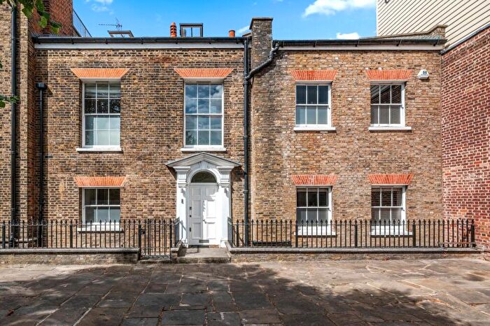 6 Bedroom End Of Terrace House For Sale In North End Way, Hampstead, NW3