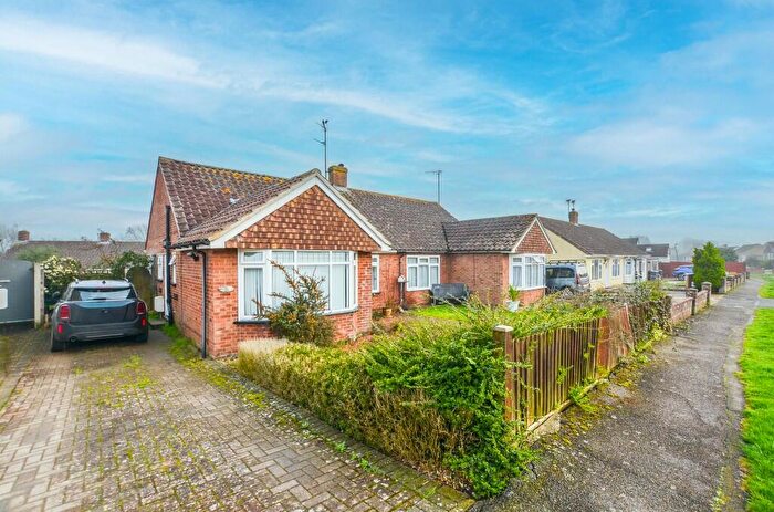 3 Bedroom Bungalow For Sale In Mortimer Gardens, Polegate, East Sussex, BN26