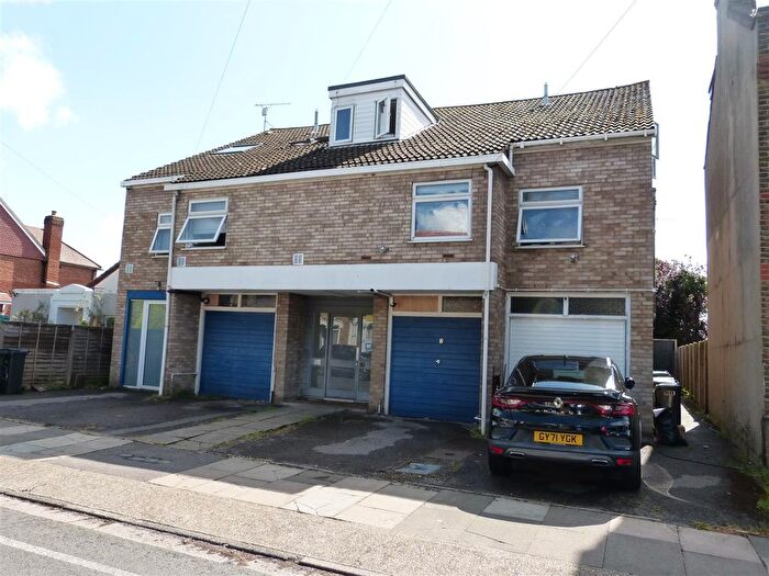 3 Bedroom Flat To Rent In Heene Road, Enfield, EN2