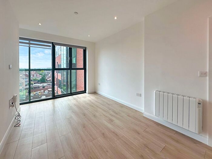 1 Bedroom Flat To Rent In Bath Road, Slough, Berkshire, SL1