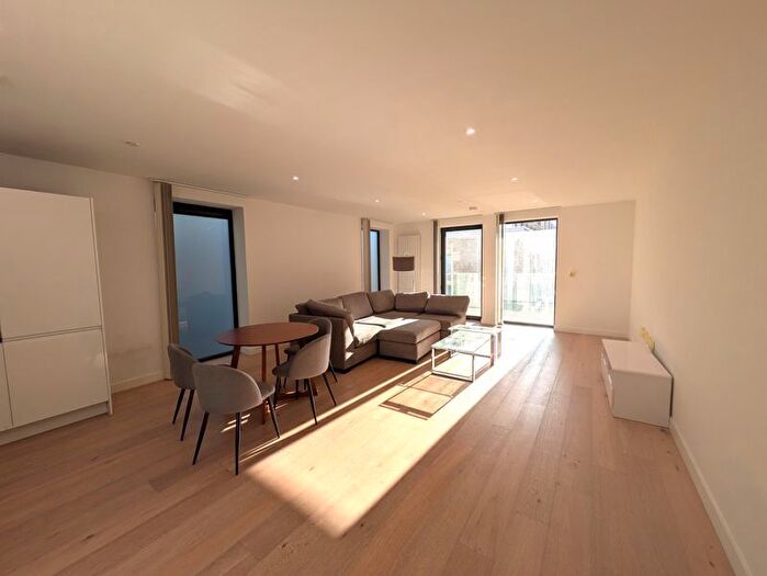 3 Bedroom Flat To Rent In Royal Crest Avenue, London, E16